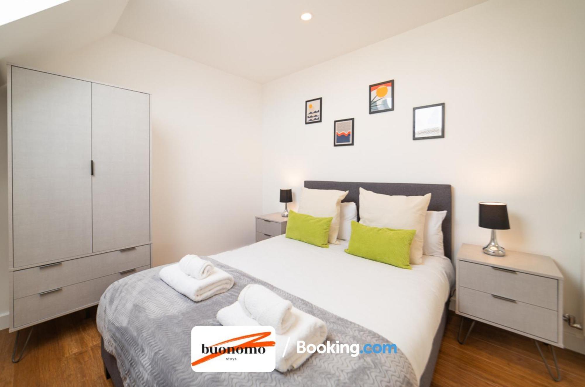 Two Bedroom Apartment At Buonomo Stays Short Lets & Serviced Accommodation London Exterior foto