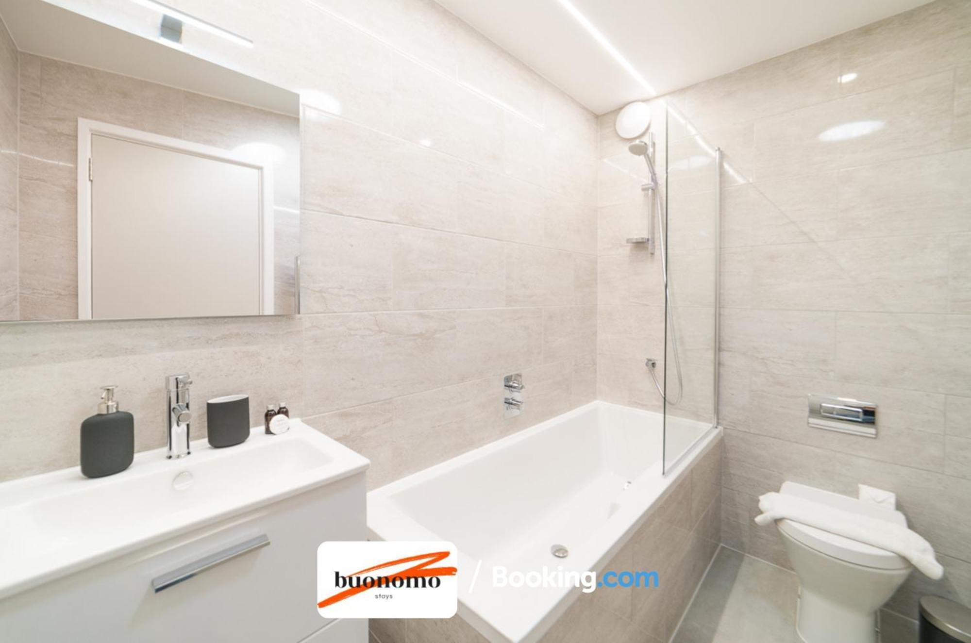 Two Bedroom Apartment At Buonomo Stays Short Lets & Serviced Accommodation London Exterior foto
