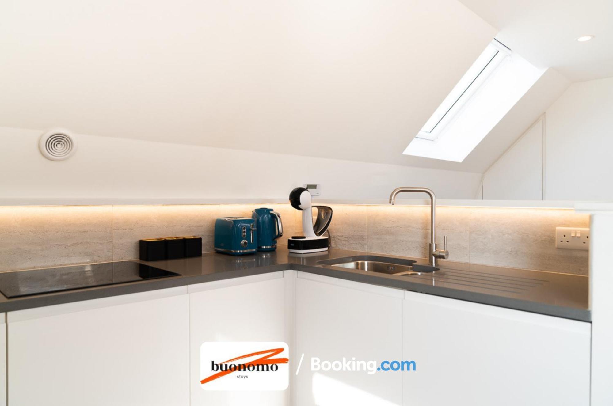 Two Bedroom Apartment At Buonomo Stays Short Lets & Serviced Accommodation London Exterior foto